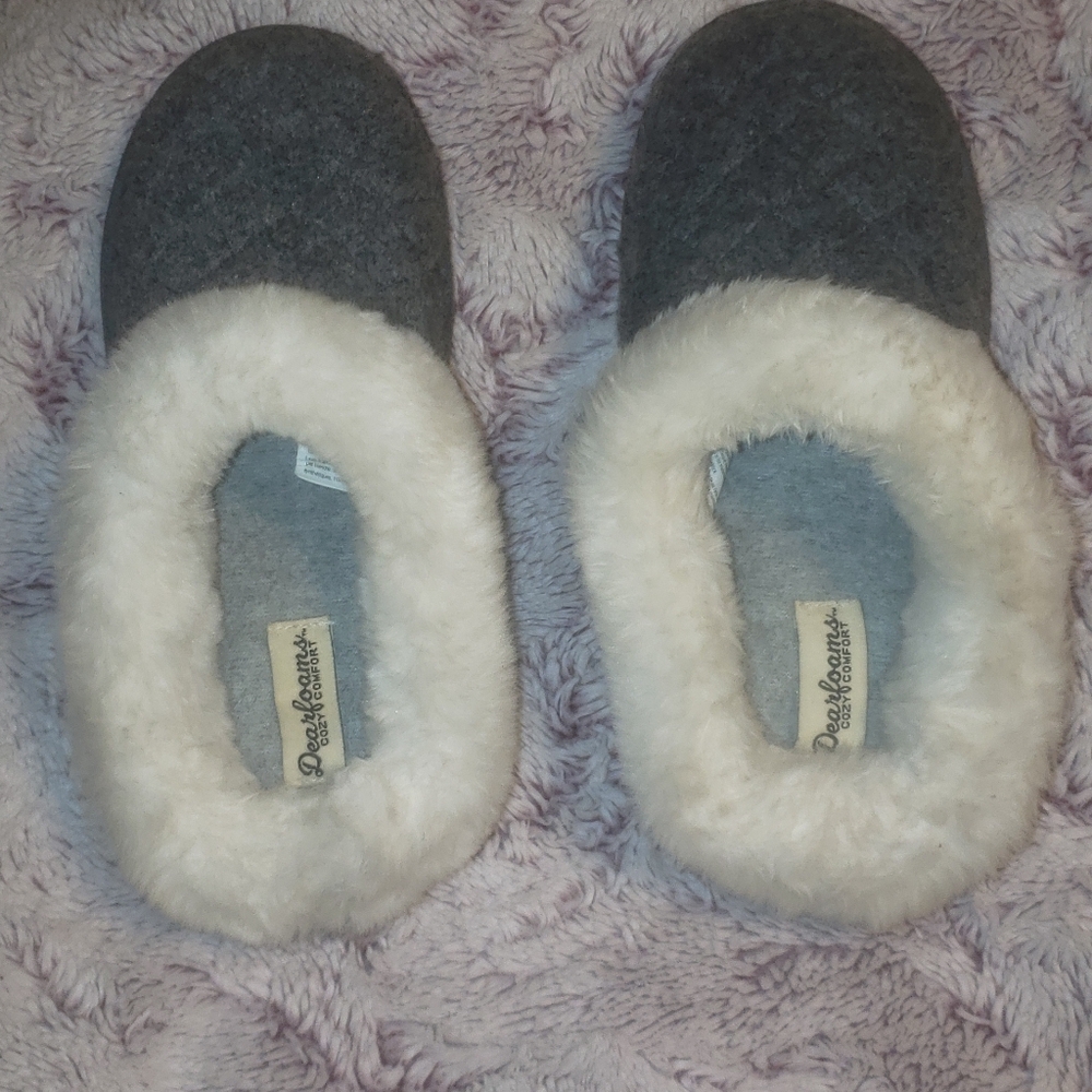 Dearfoams Kids Slippers in Gray and Cream